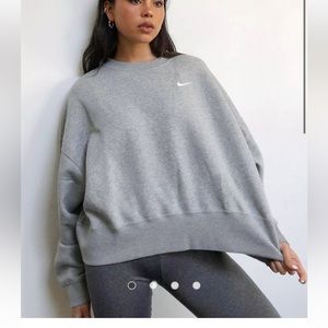 Nike oversized cropped sweatshirt